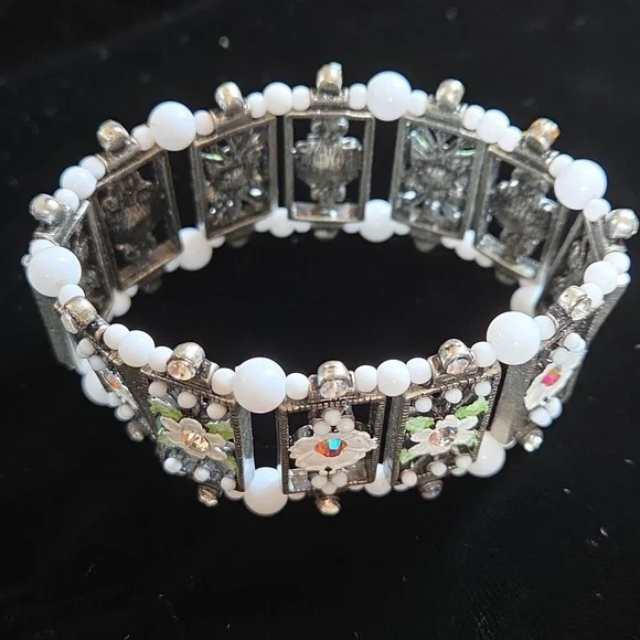 Chic White and Silver Beaded Bracelet - Picture 3 of 3